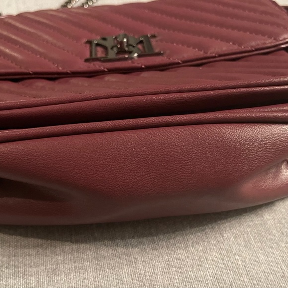 Badgley Mischka Burgundy Quilted Bag - Picture 4 of 8